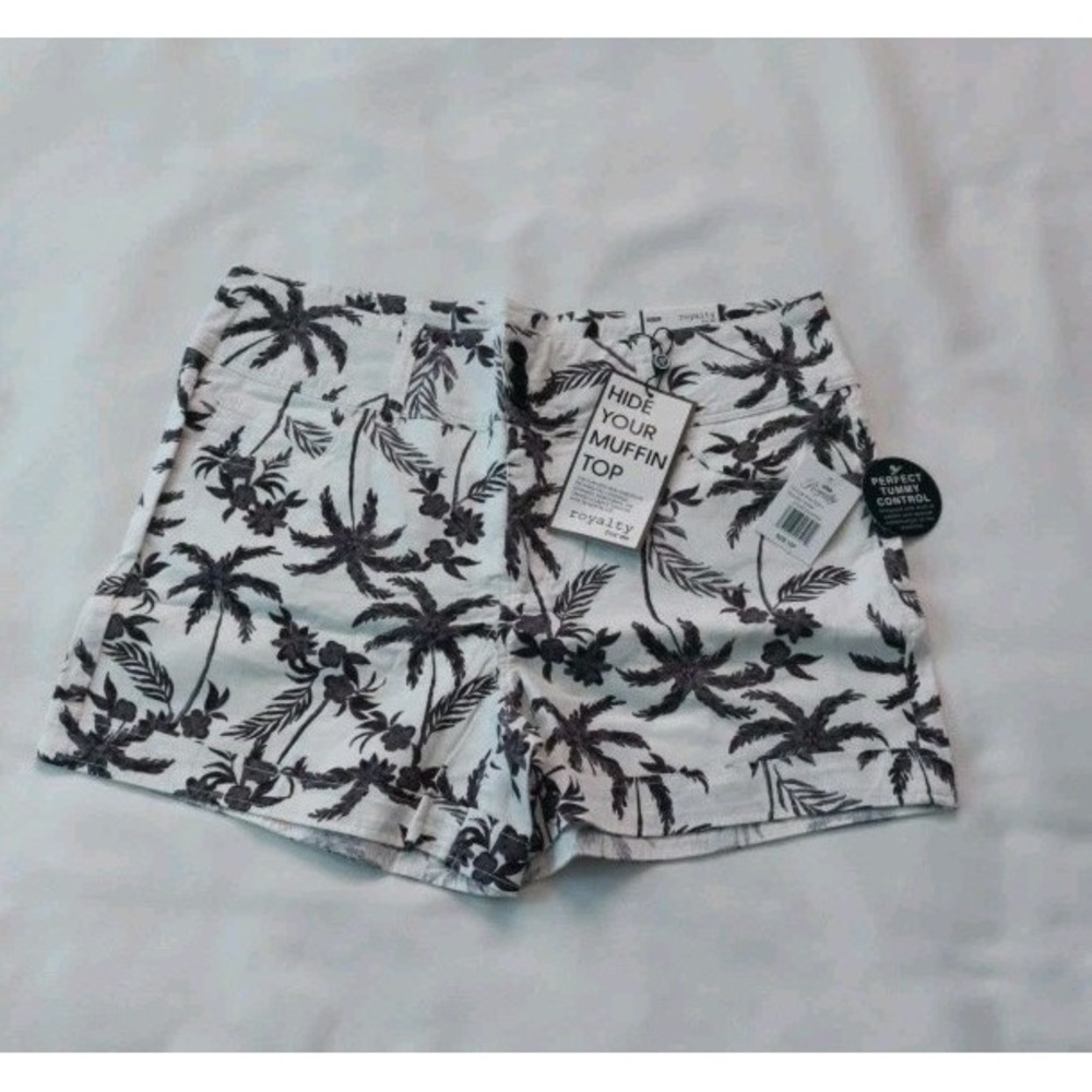 Royalty For Me High Rise Womens Petite 3 Button Short With Banded Hem Size 12